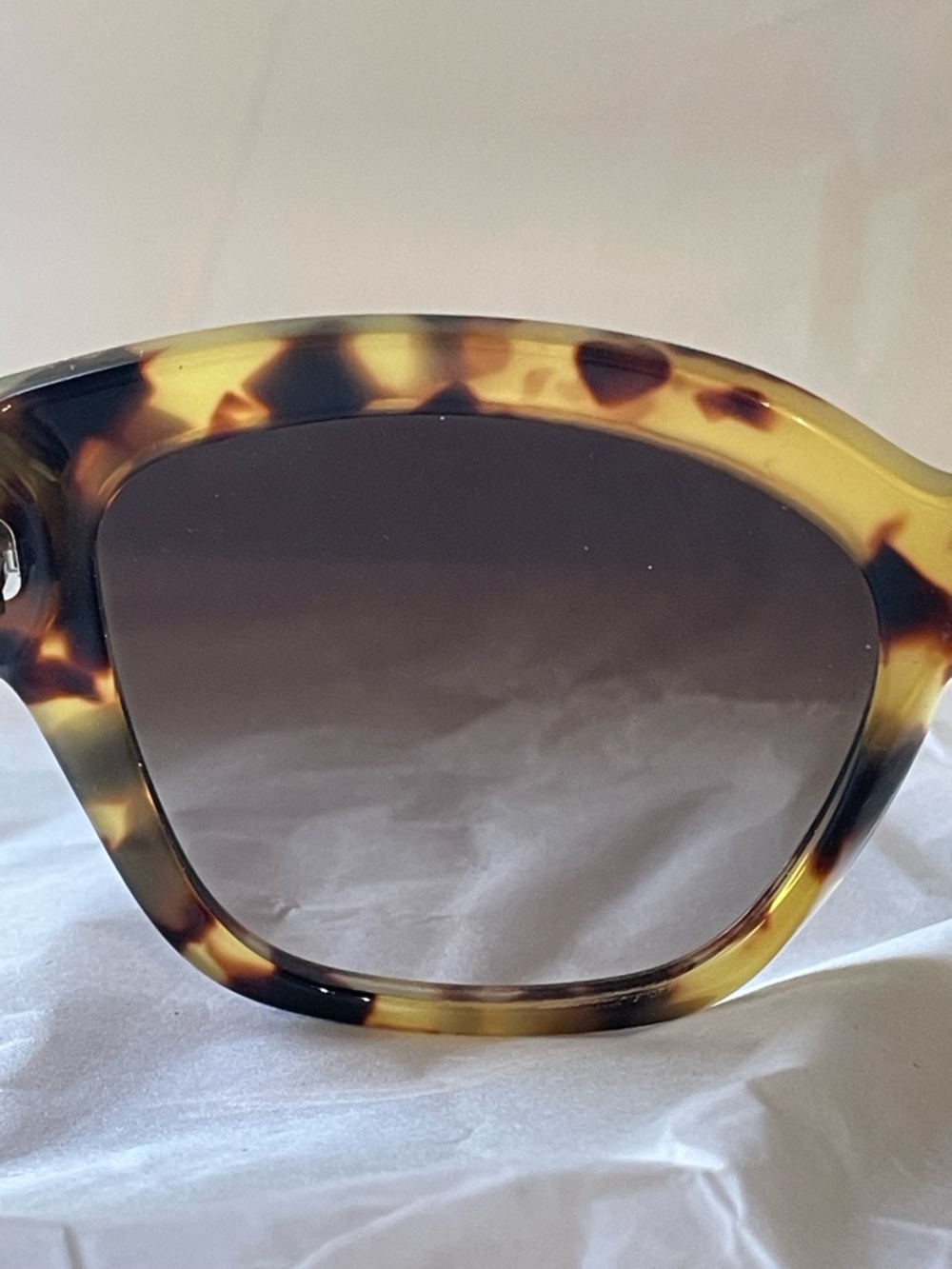 Coach Signature Spray Sunglasses Tokyo Tortoise/Yellow EUC $185 Retail - Picture 16 of 17